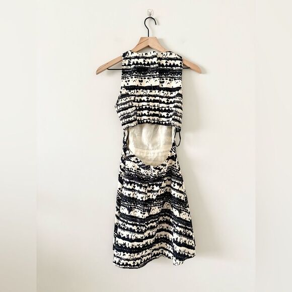 Jessica Simpson Fit & Flare Dress with Back Cutout in Black & Tan Tribal - 3/4 - Picture 4 of 6